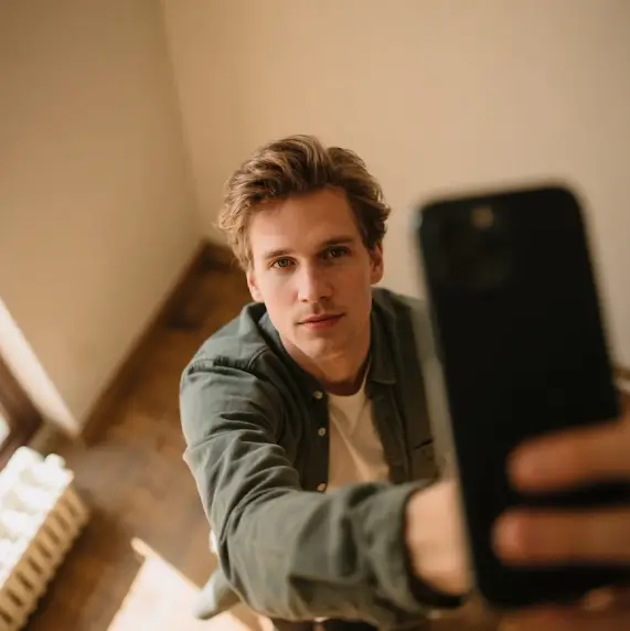 Mastering iPhone Portrait Photography: From Light to Emotion 📸✨